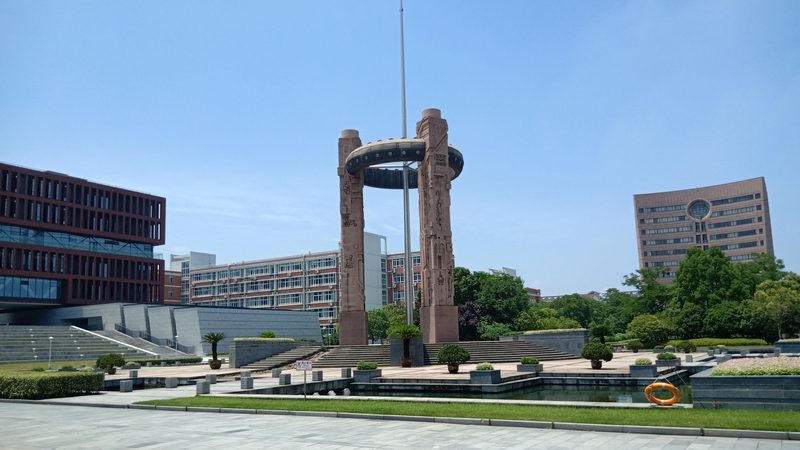 电子配件批发价格通常由以下几个部分构成：